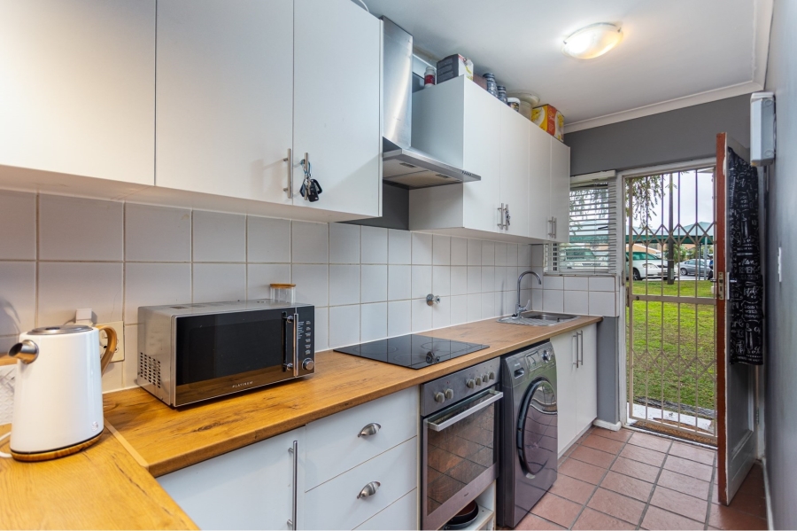 2 Bedroom Property for Sale in Oakglen Western Cape